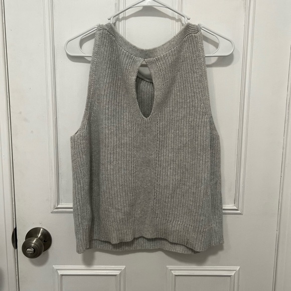 GAP Tank Top - Picture 2 of 4
